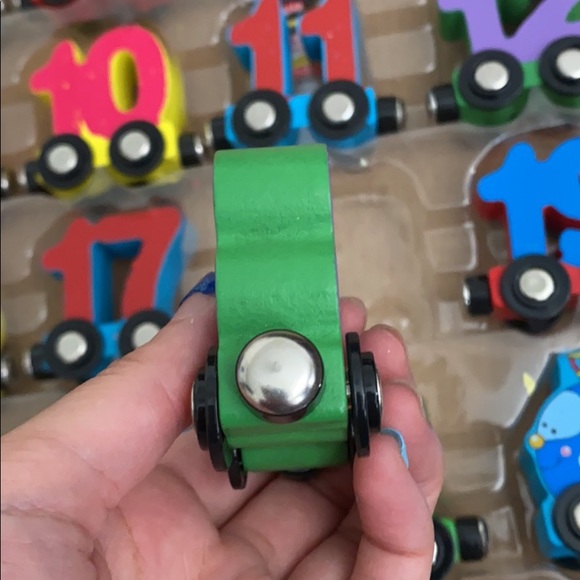 27 piece Wooden magnet numbers train set - Picture 5 of 7